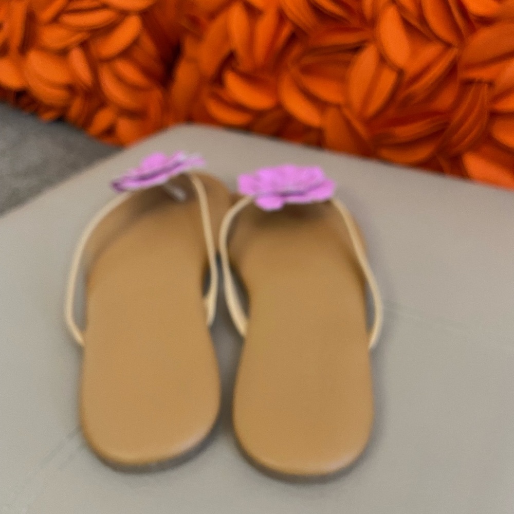 ❣️🆕Old Navy Flower Sandals❣️ - Picture 6 of 9